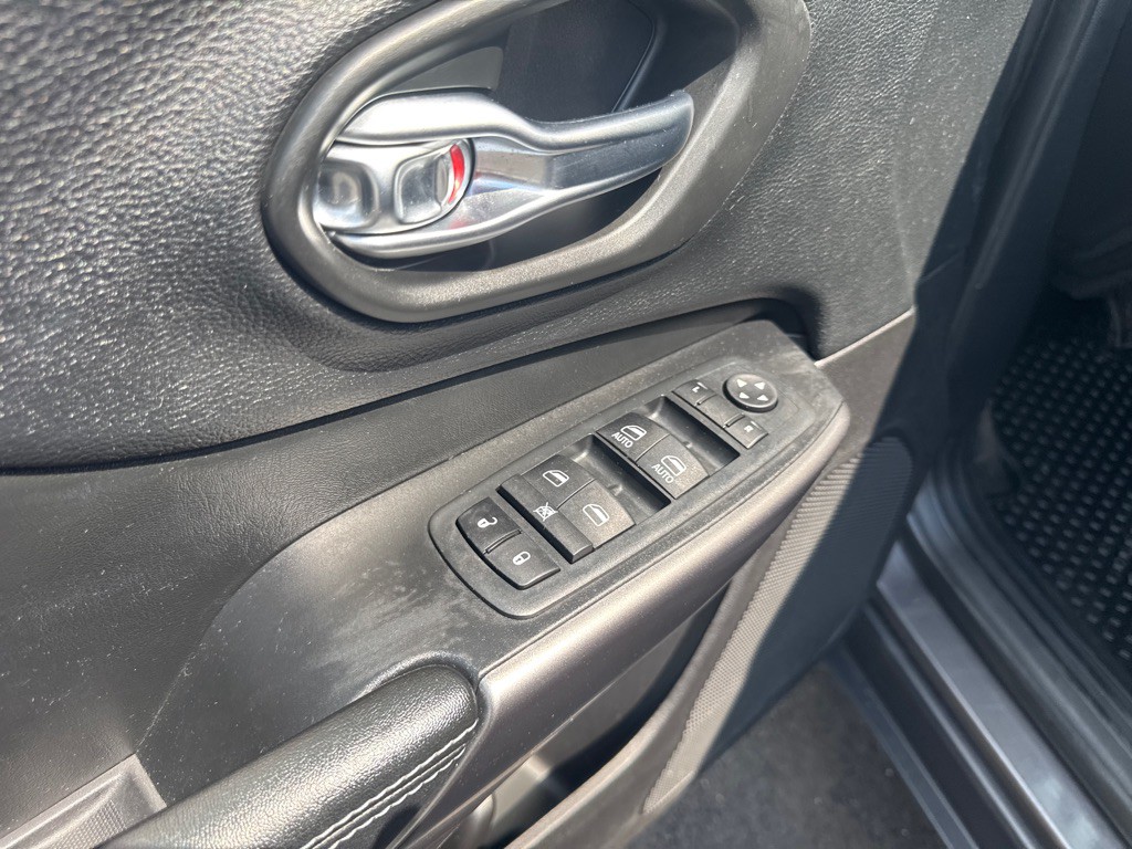 2020 Jeep Cherokee Image 27