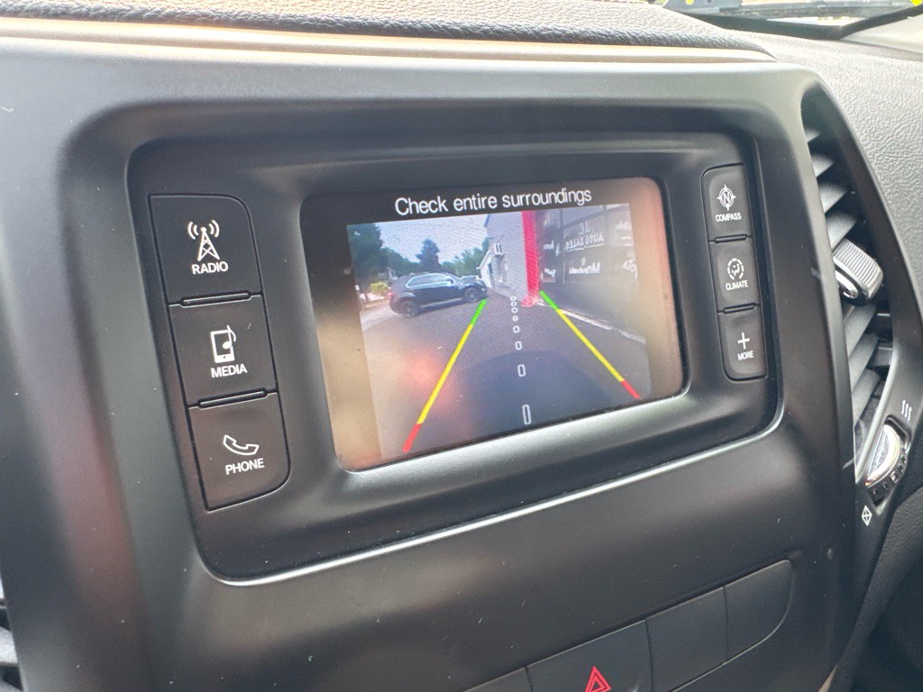 2014 Jeep Cherokee Image 32