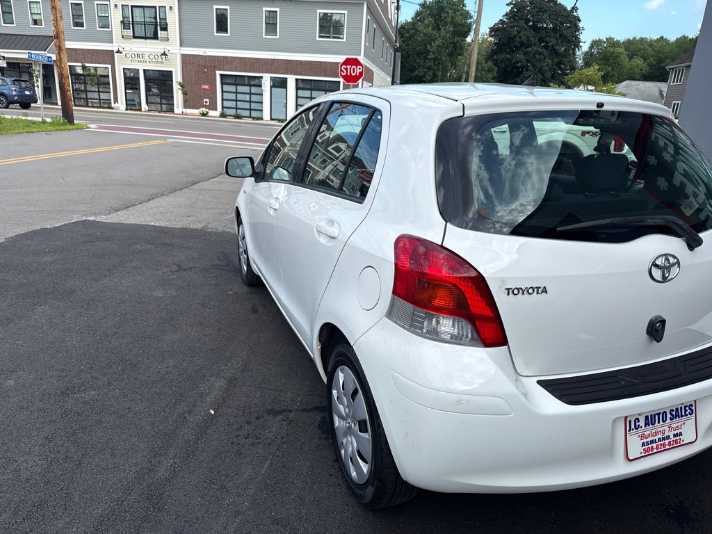 2009 Toyota Yaris Image 4