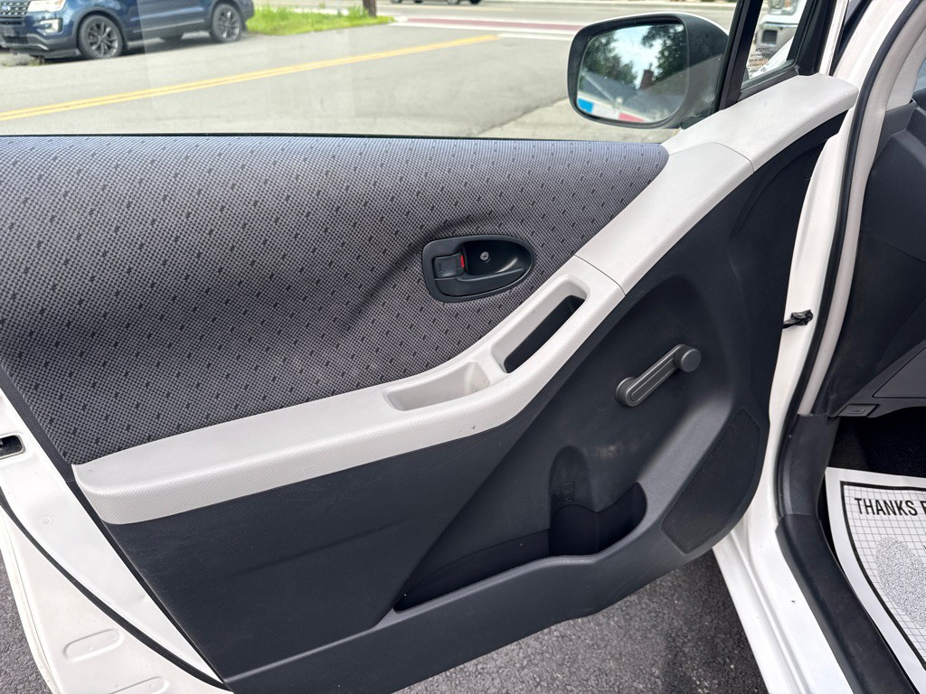 2009 Toyota Yaris Image 9