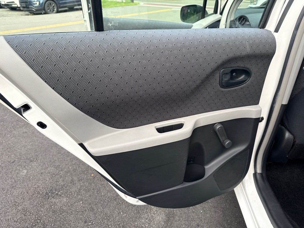 2009 Toyota Yaris Image 11