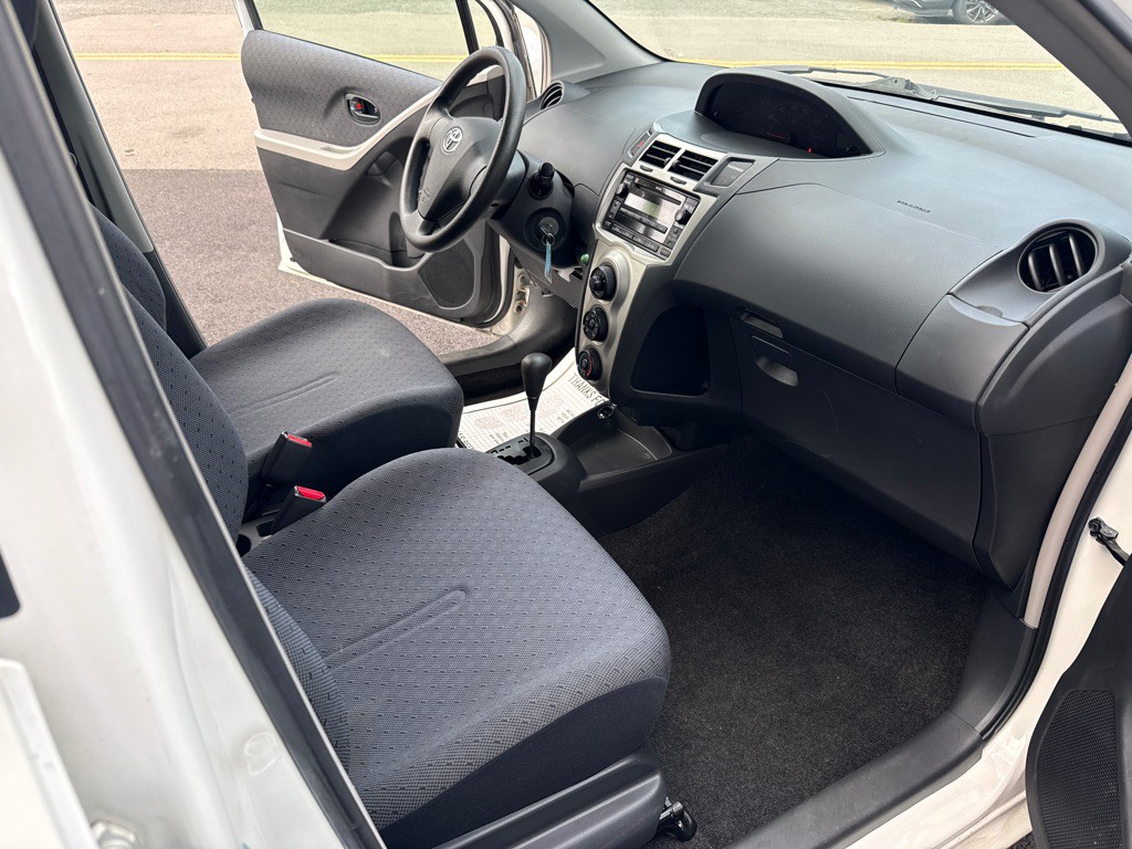 2009 Toyota Yaris Image 12