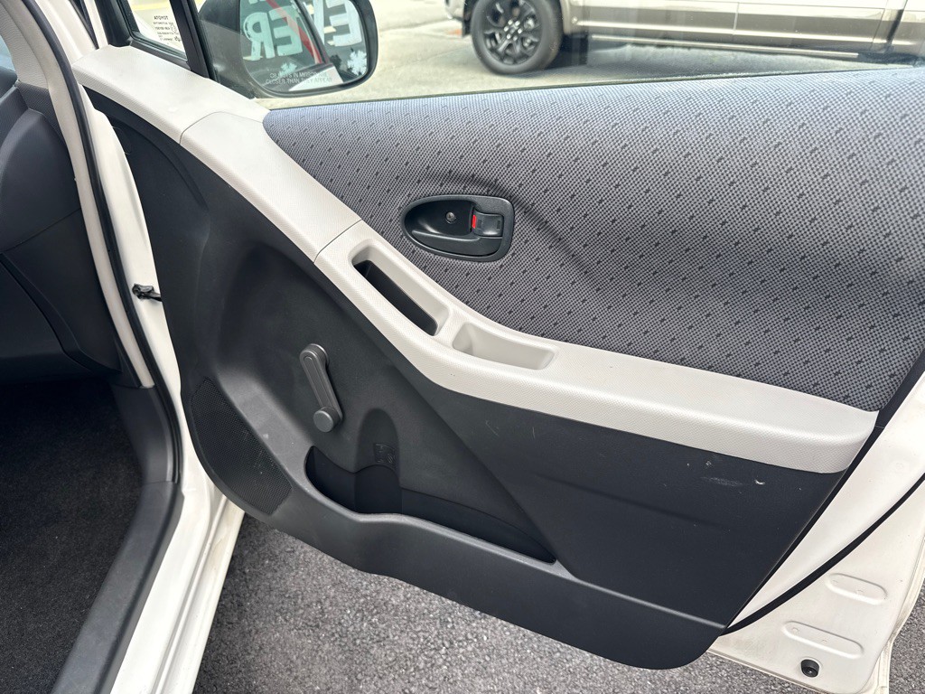 2009 Toyota Yaris Image 13