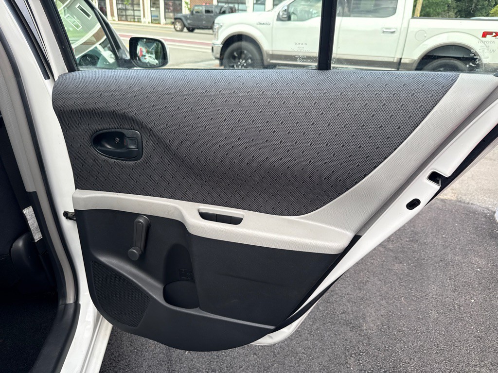 2009 Toyota Yaris Image 15