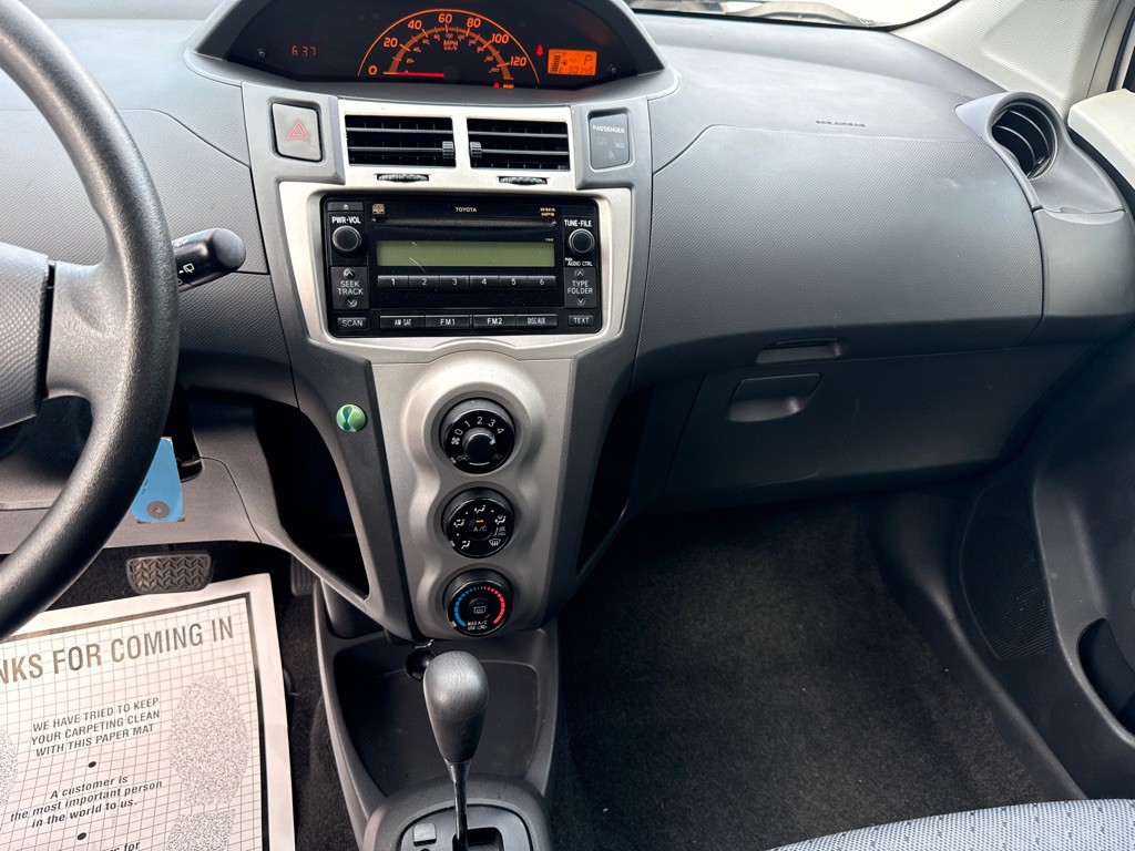 2009 Toyota Yaris Image 17