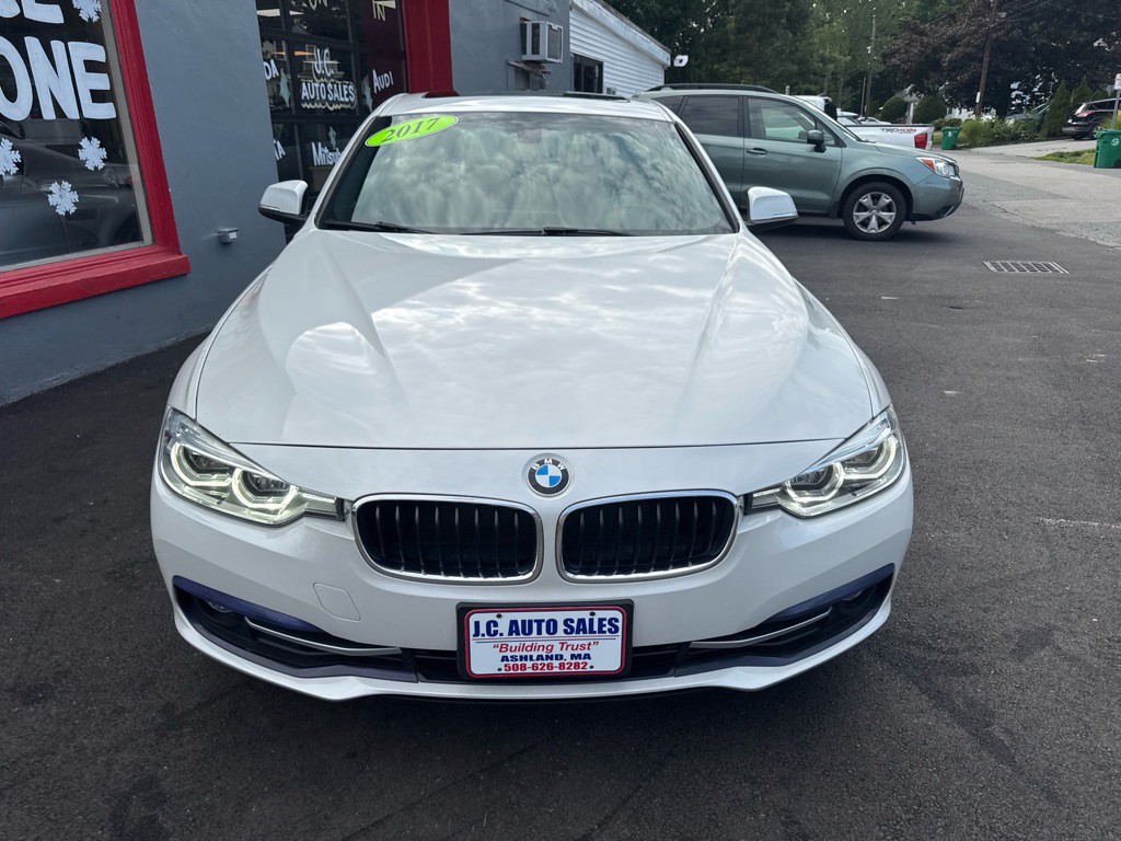2017 BMW 3 Series Image 2