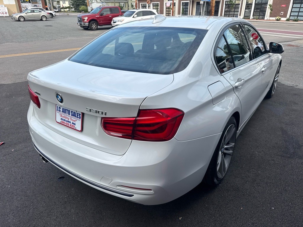 2017 BMW 3 Series Image 4