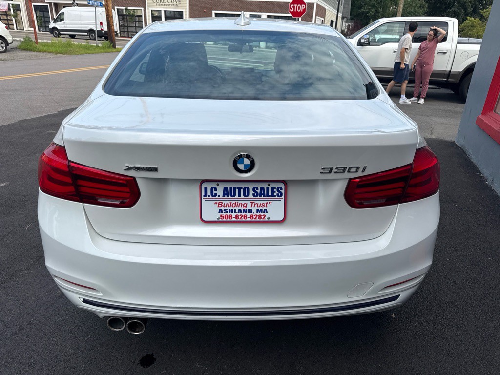 2017 BMW 3 Series Image 5