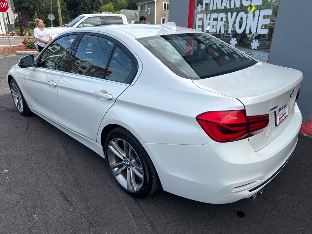 2017 BMW 3 Series Image 6