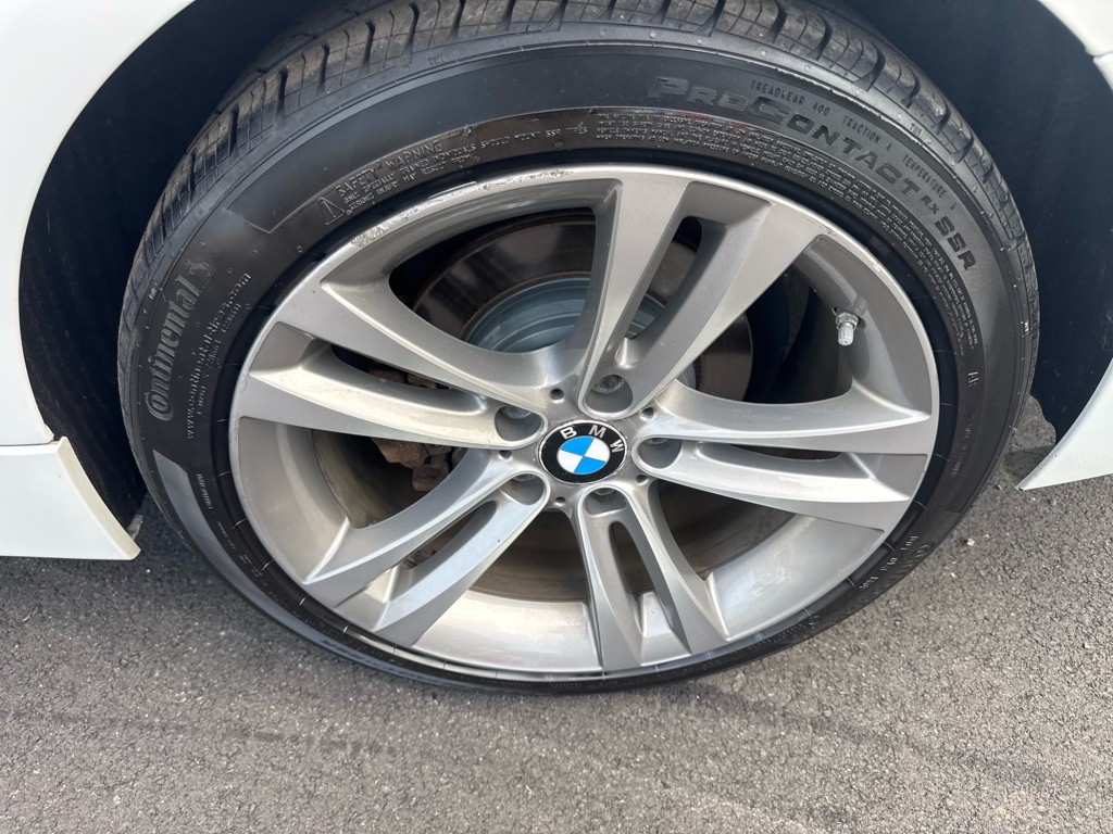 2017 BMW 3 Series Image 10