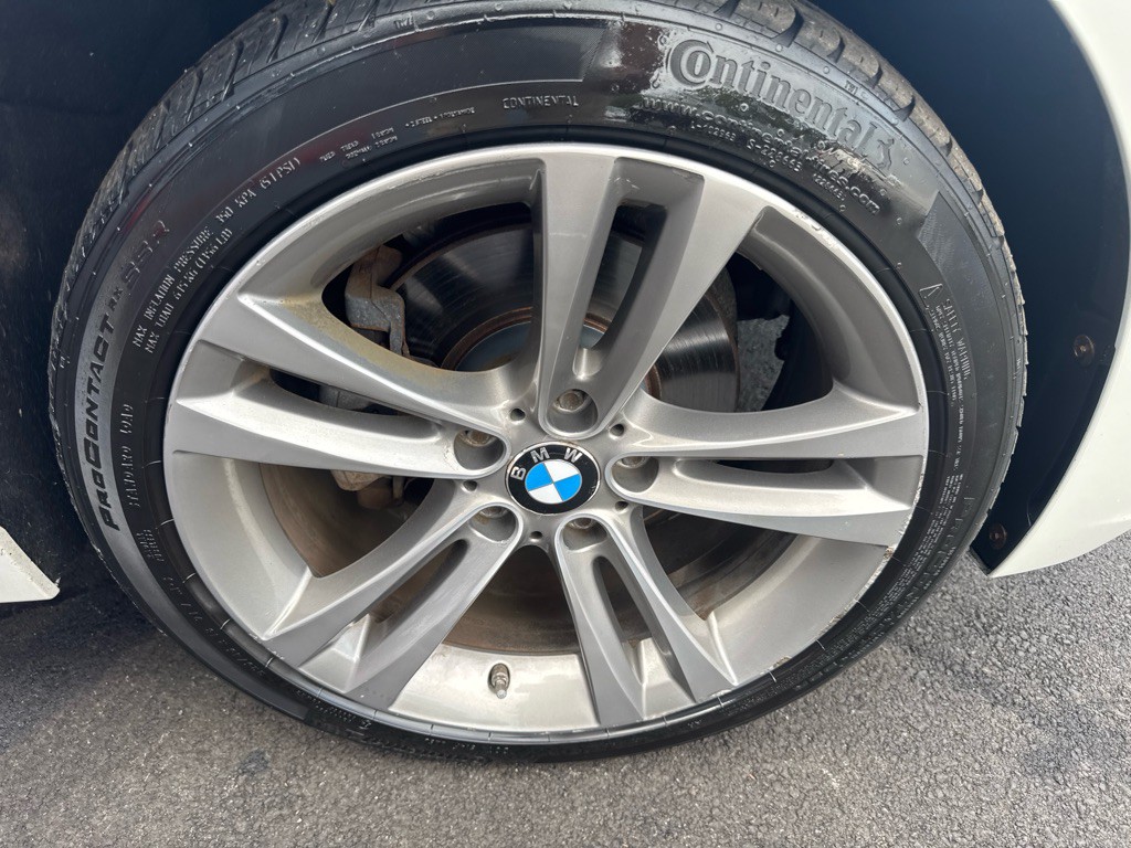 2017 BMW 3 Series Image 12