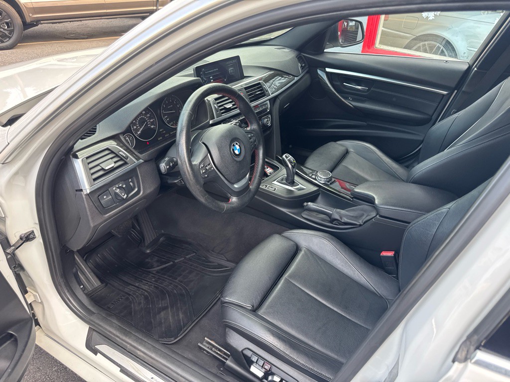 2017 BMW 3 Series Image 13