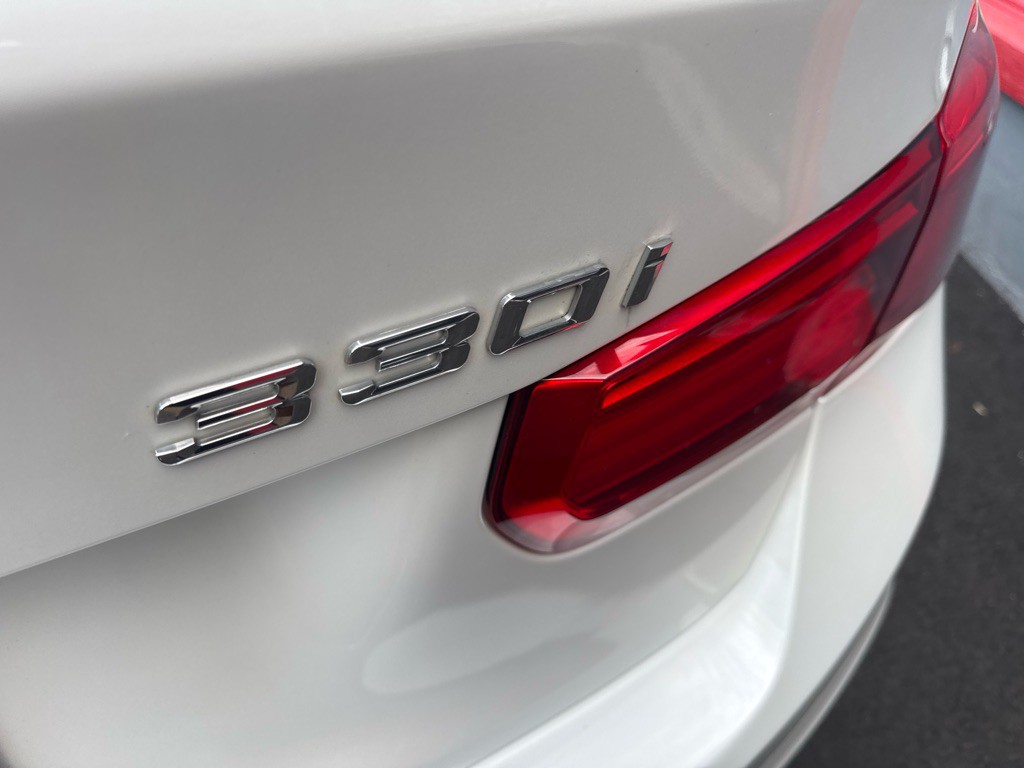 2017 BMW 3 Series Image 22