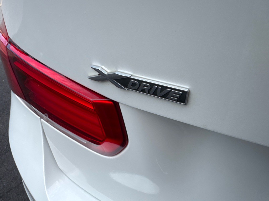 2017 BMW 3 Series Image 23