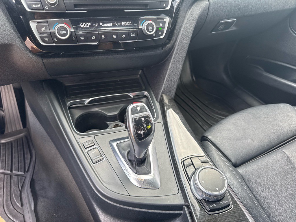2017 BMW 3 Series Image 27