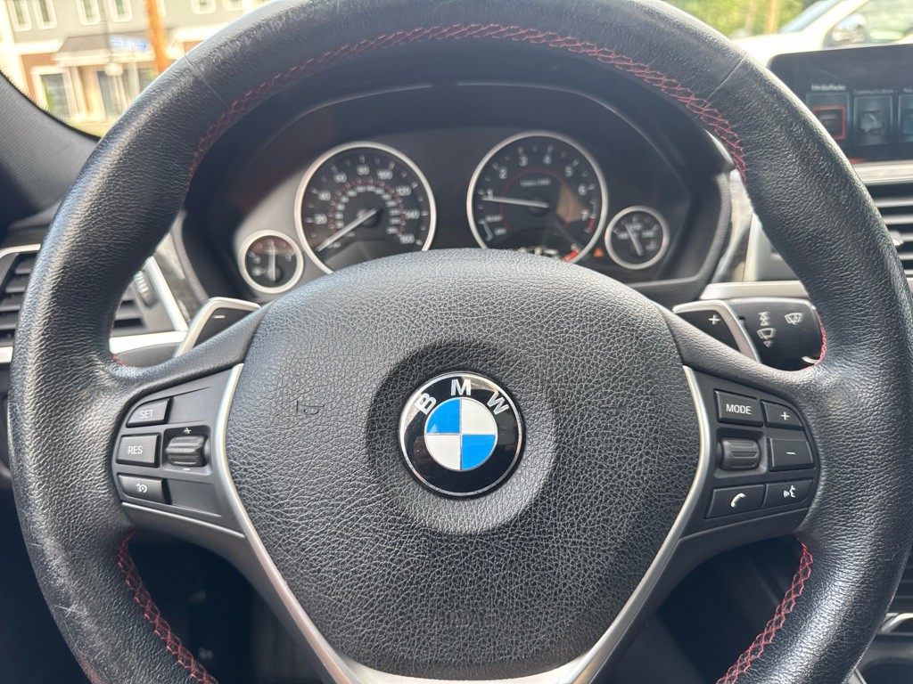 2017 BMW 3 Series Image 30