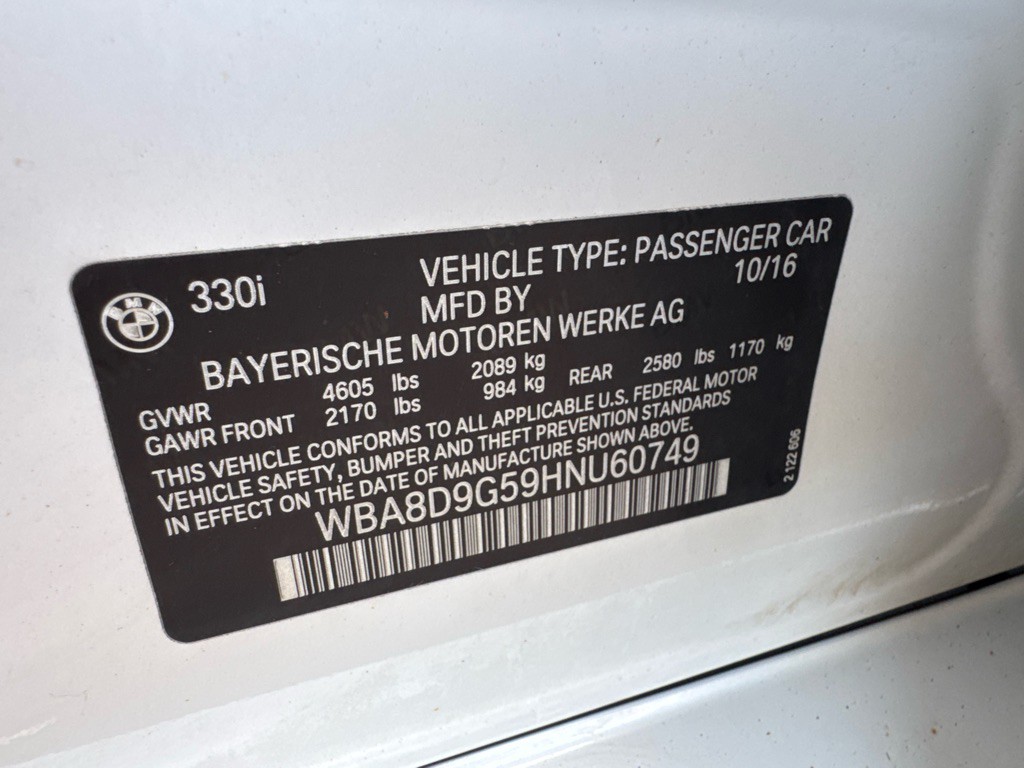 2017 BMW 3 Series Image 32