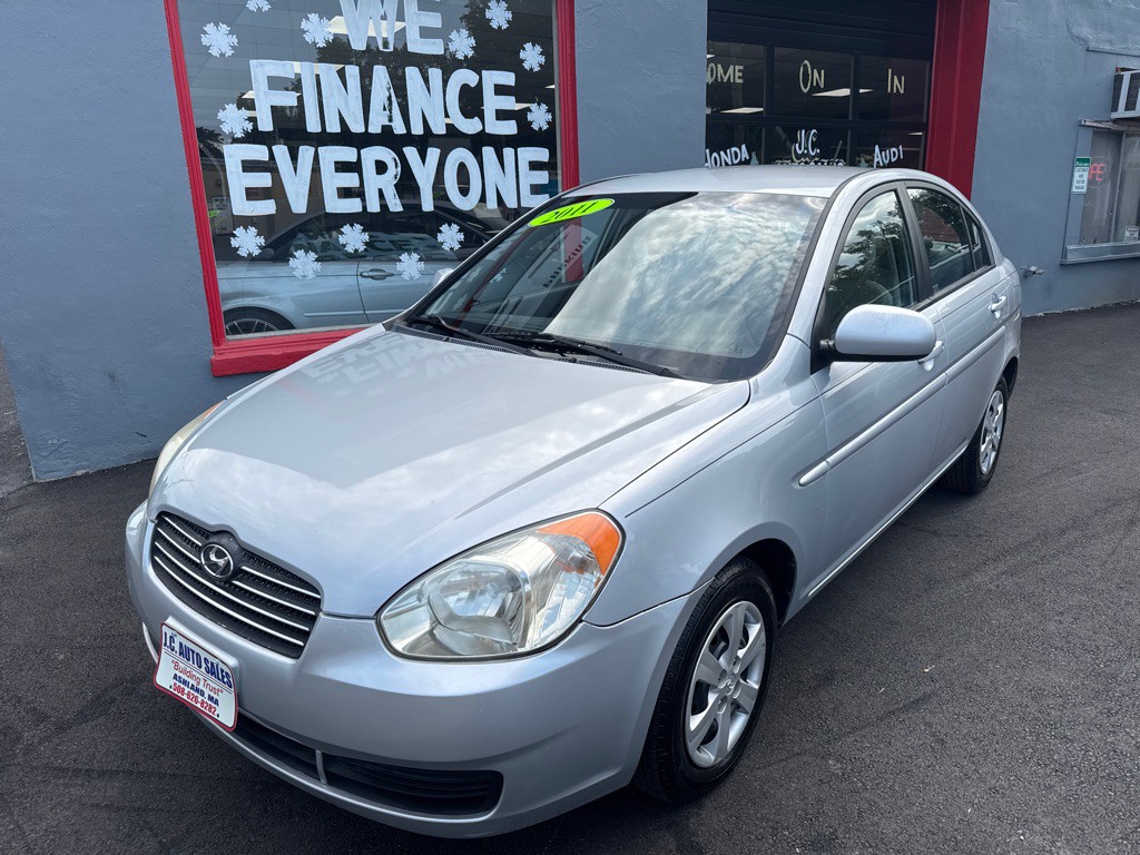 2011 Hyundai Accent Image 1