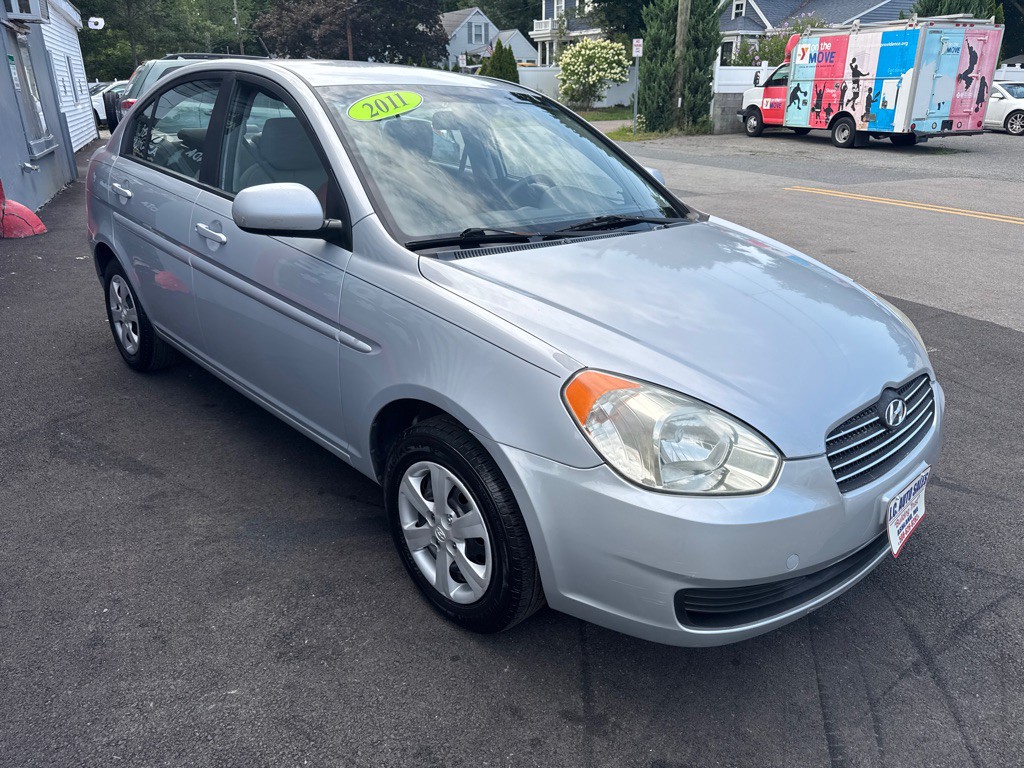 2011 Hyundai Accent Image 3