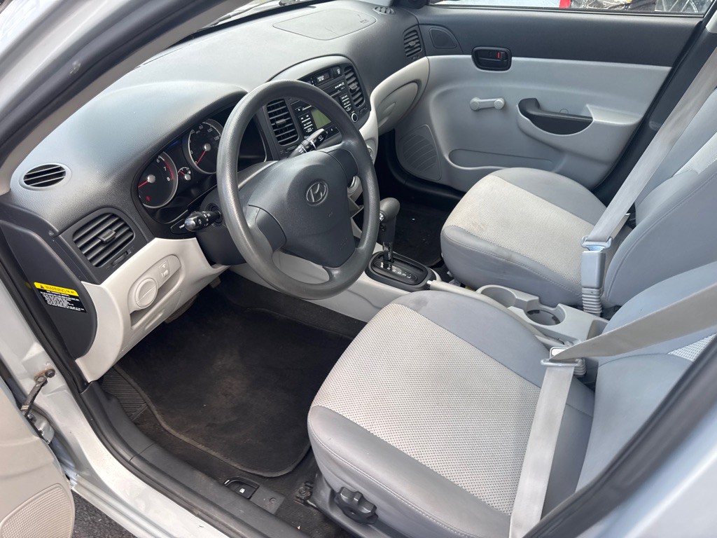 2011 Hyundai Accent Image 14