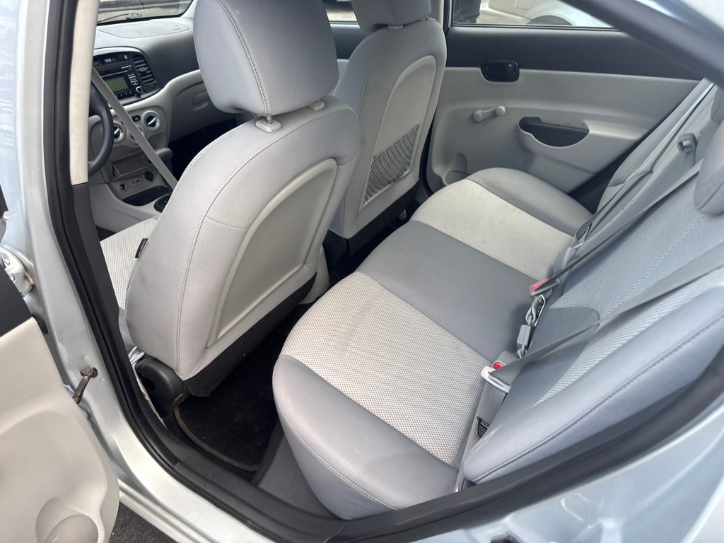 2011 Hyundai Accent Image 16