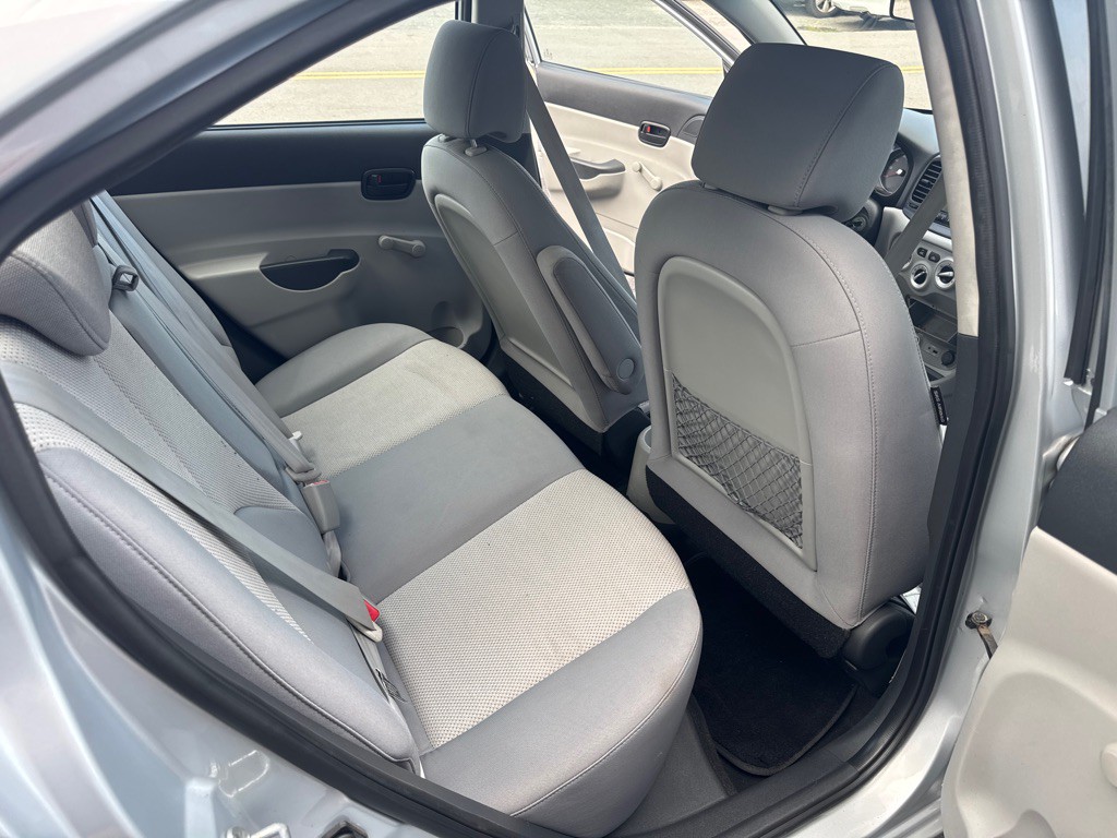 2011 Hyundai Accent Image 20