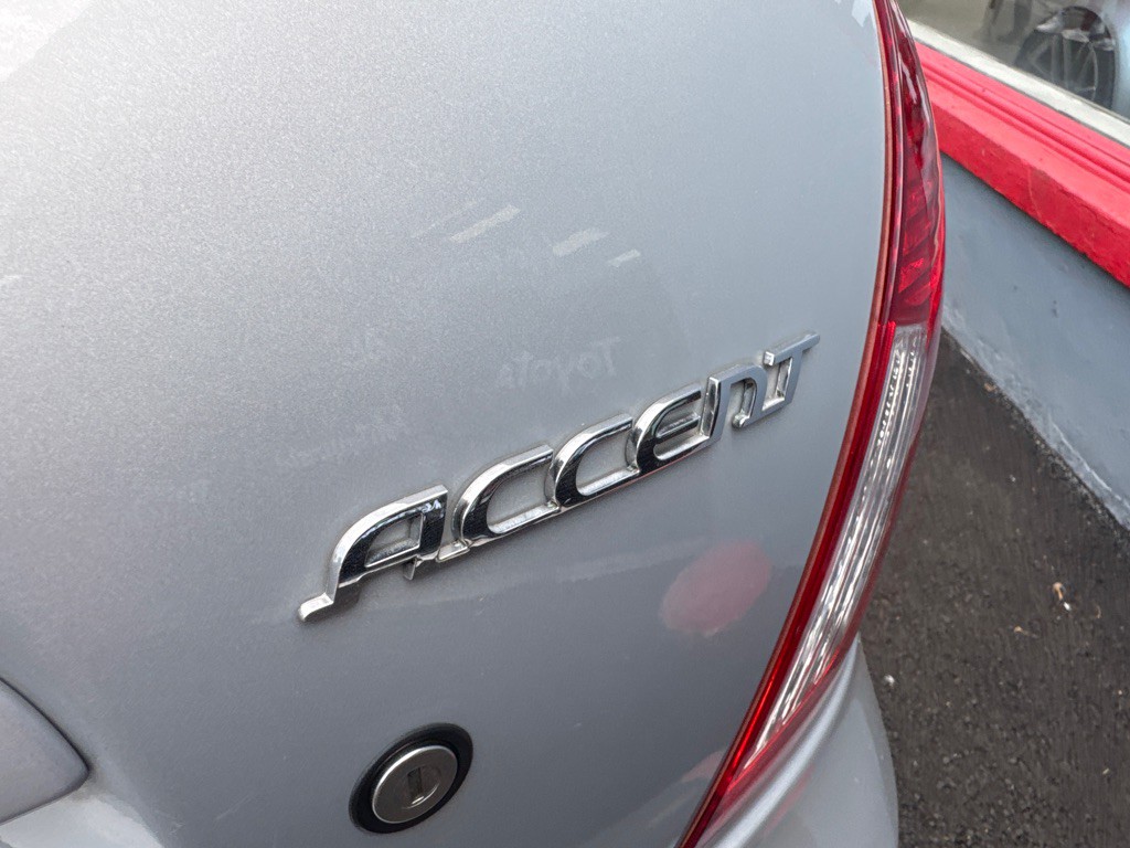 2011 Hyundai Accent Image 23