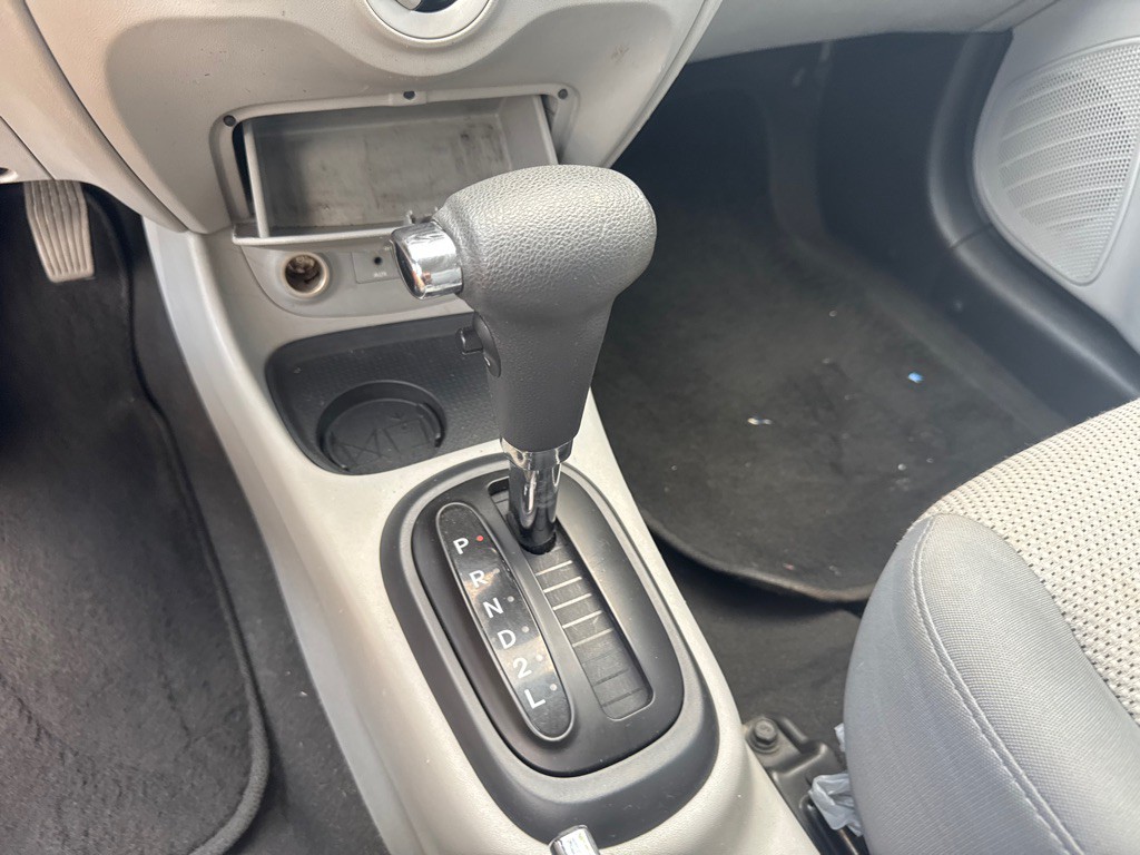 2011 Hyundai Accent Image 27
