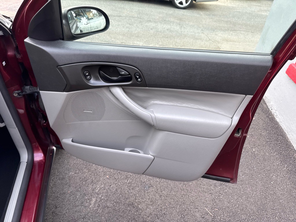 2007 Ford Focus Image 18