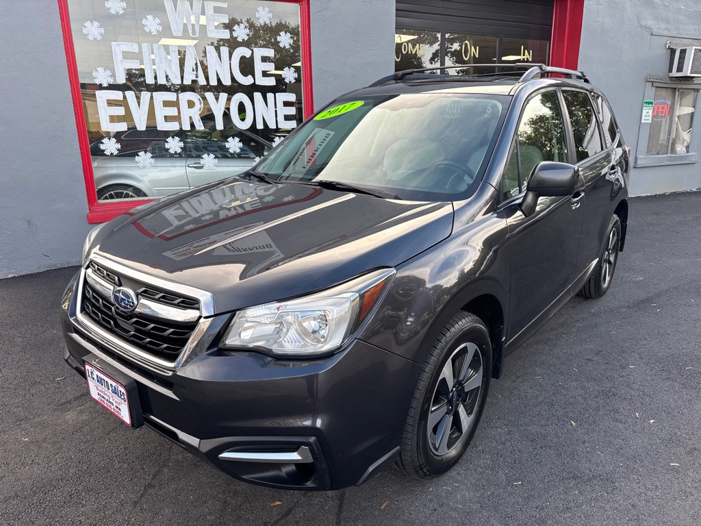 2017 Subaru Forester Image 1