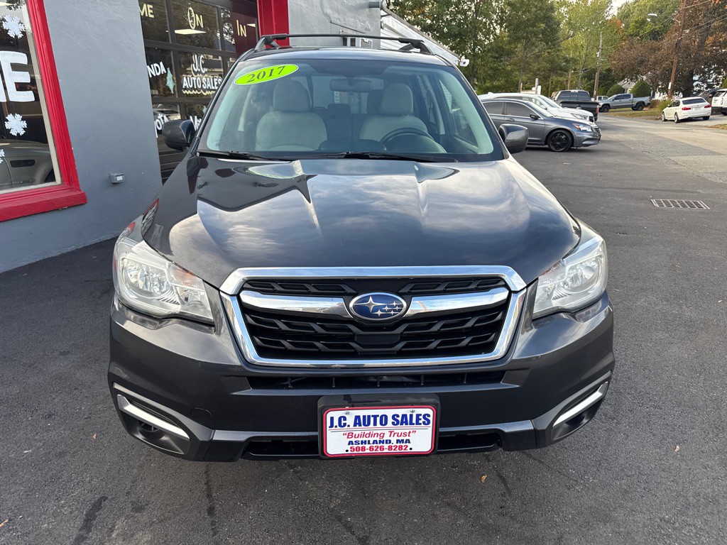 2017 Subaru Forester Image 2