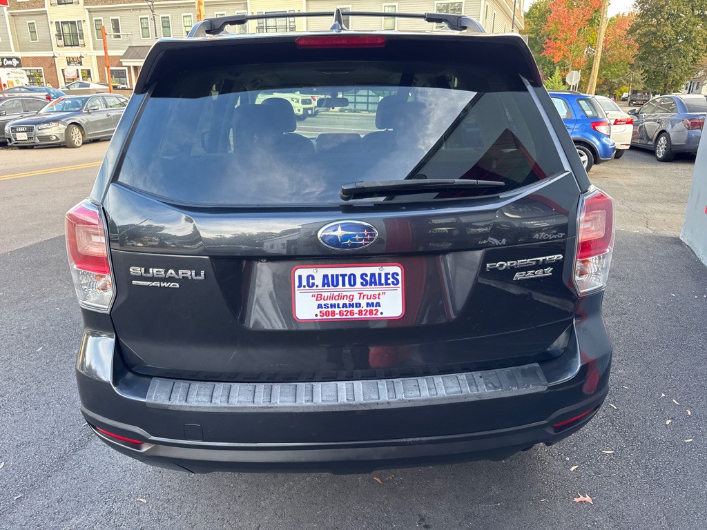 2017 Subaru Forester Image 5