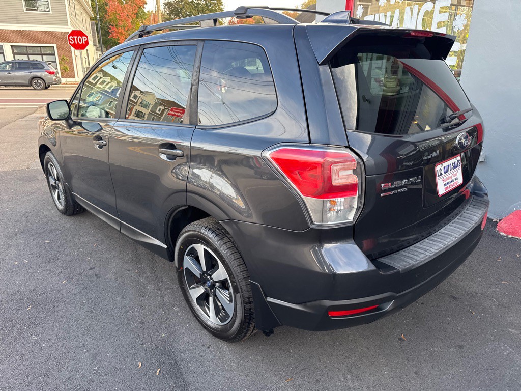 2017 Subaru Forester Image 6