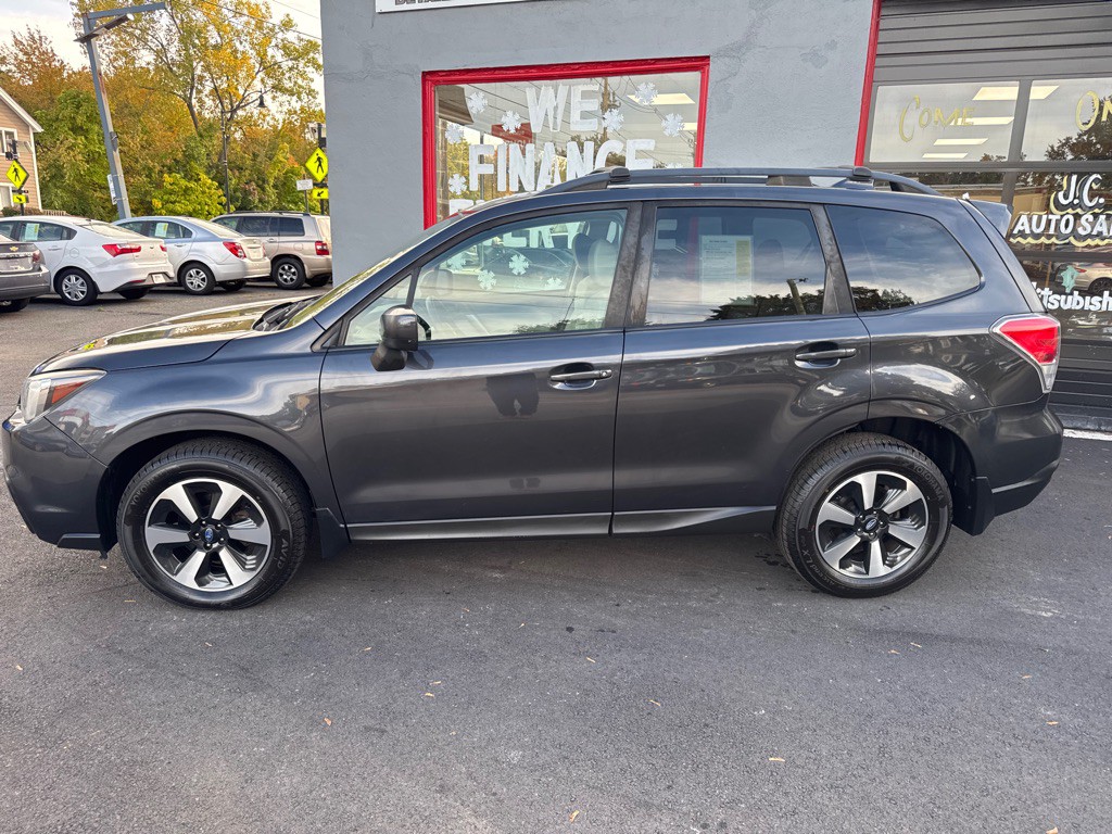 2017 Subaru Forester Image 7