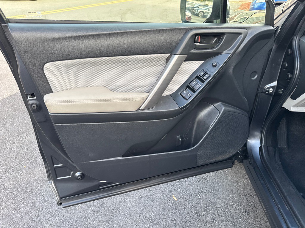 2017 Subaru Forester Image 15