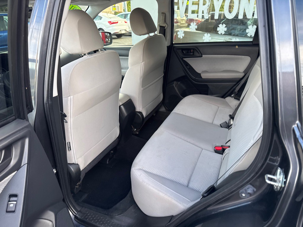 2017 Subaru Forester Image 16