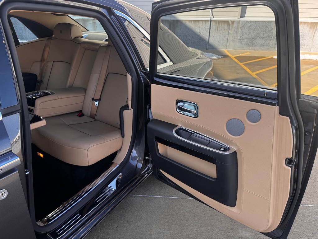 2011 Rolls-Royce Ghost Image 24