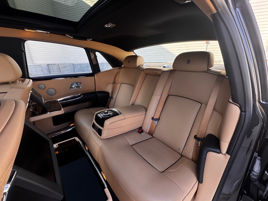 2011 Rolls-Royce Ghost Image 25