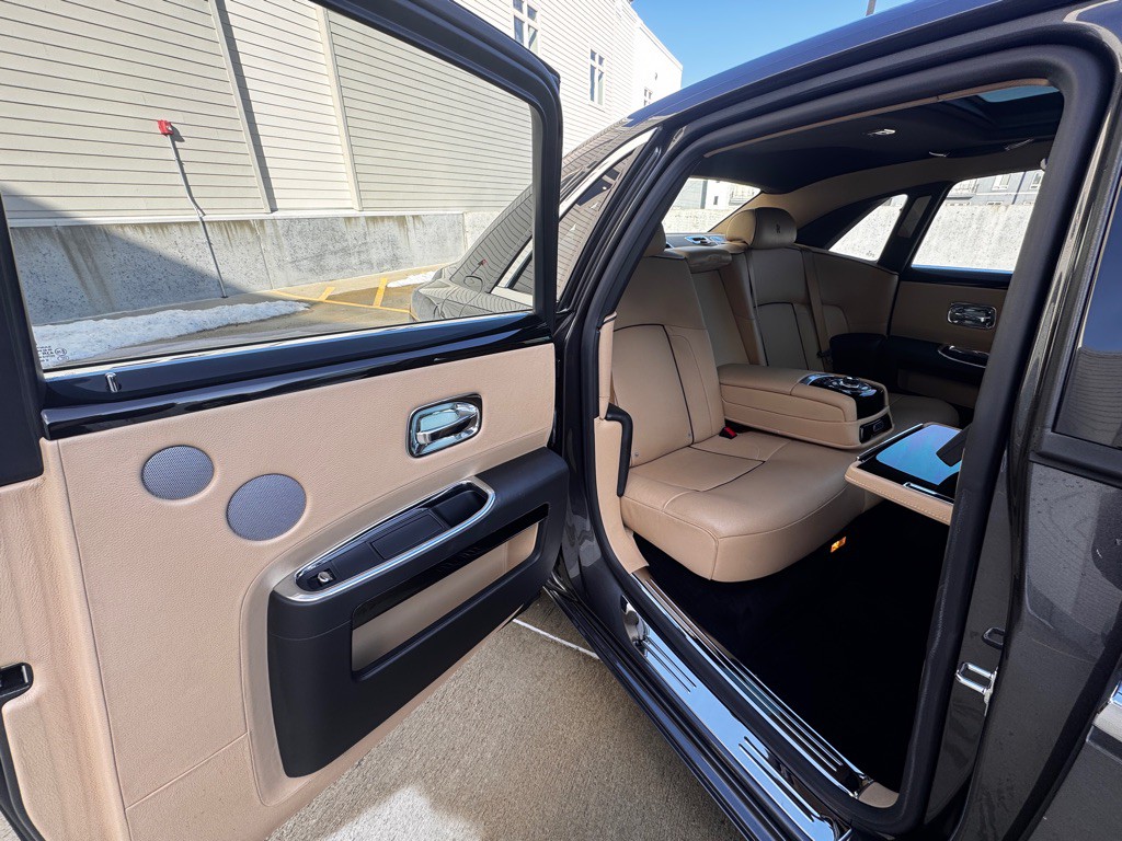 2011 Rolls-Royce Ghost Image 27