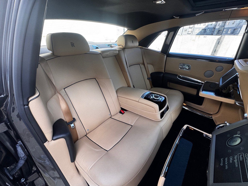 2011 Rolls-Royce Ghost Image 28