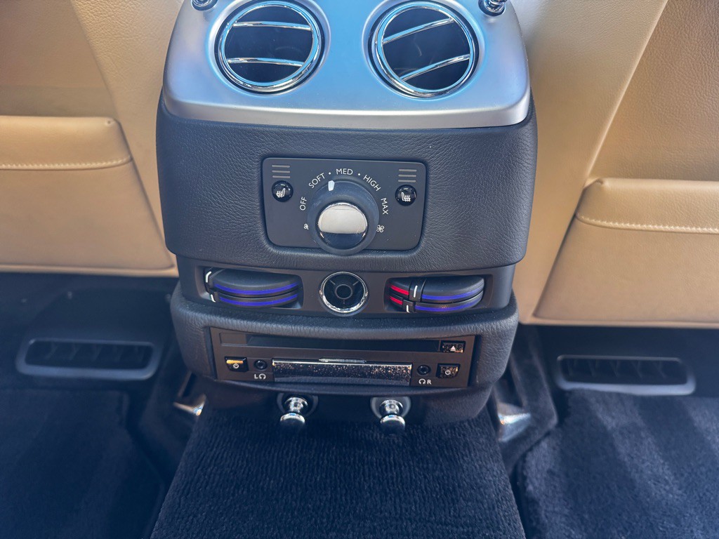 2011 Rolls-Royce Ghost Image 31