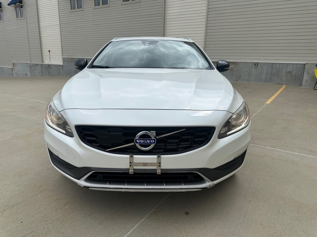 2016 Volvo V60 Image 2
