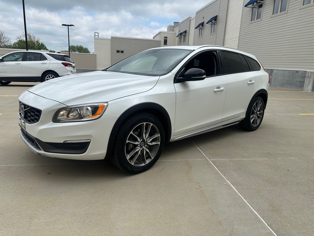 2016 Volvo V60 Image 3