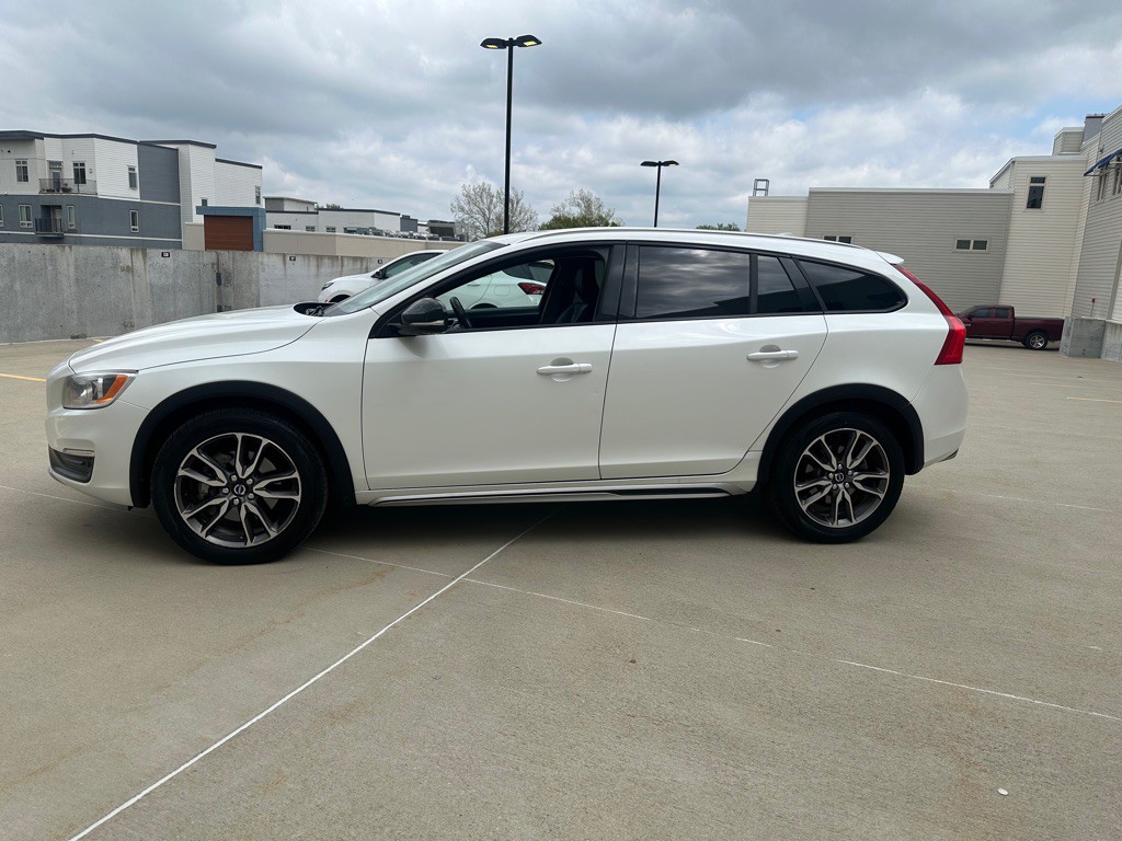 2016 Volvo V60 Image 4