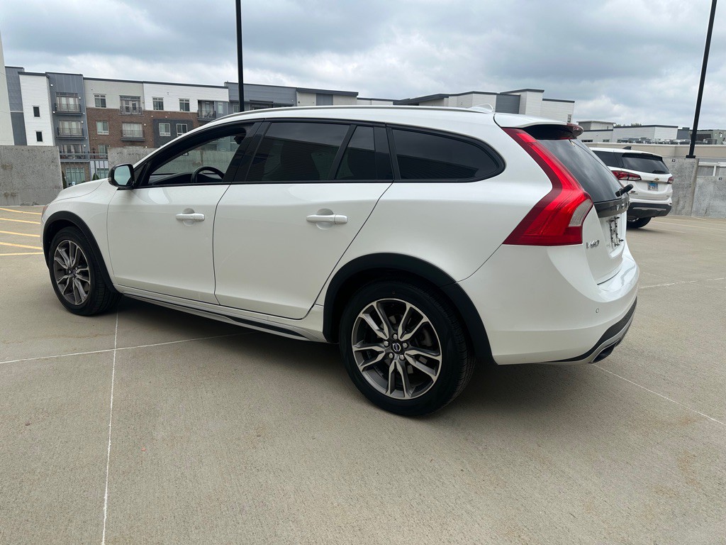 2016 Volvo V60 Image 5