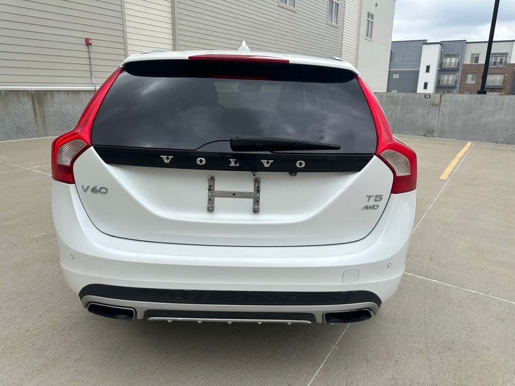 2016 Volvo V60 Image 6