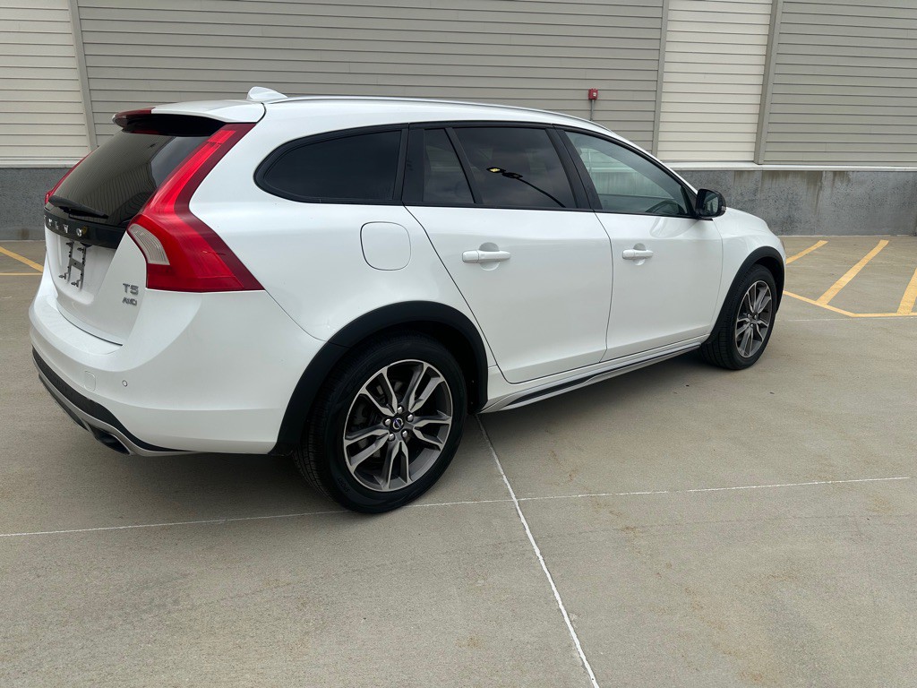 2016 Volvo V60 Image 7