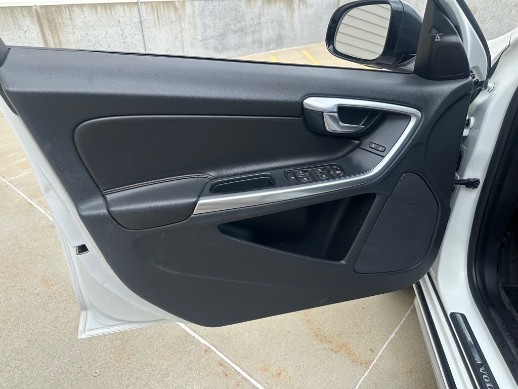 2016 Volvo V60 Image 10