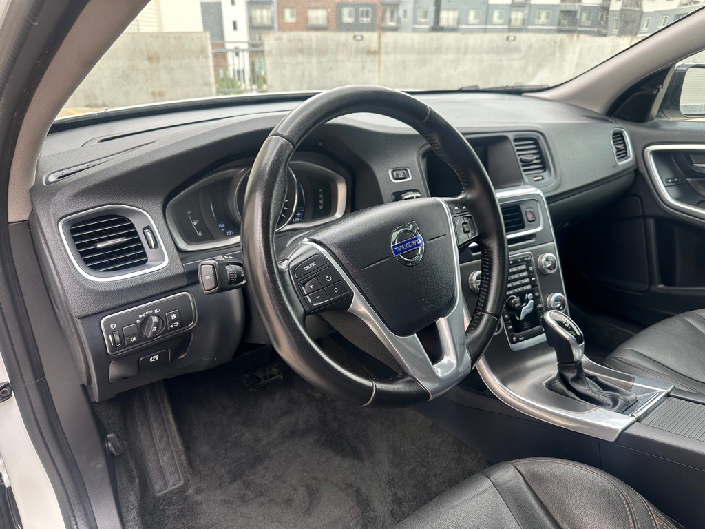 2016 Volvo V60 Image 11