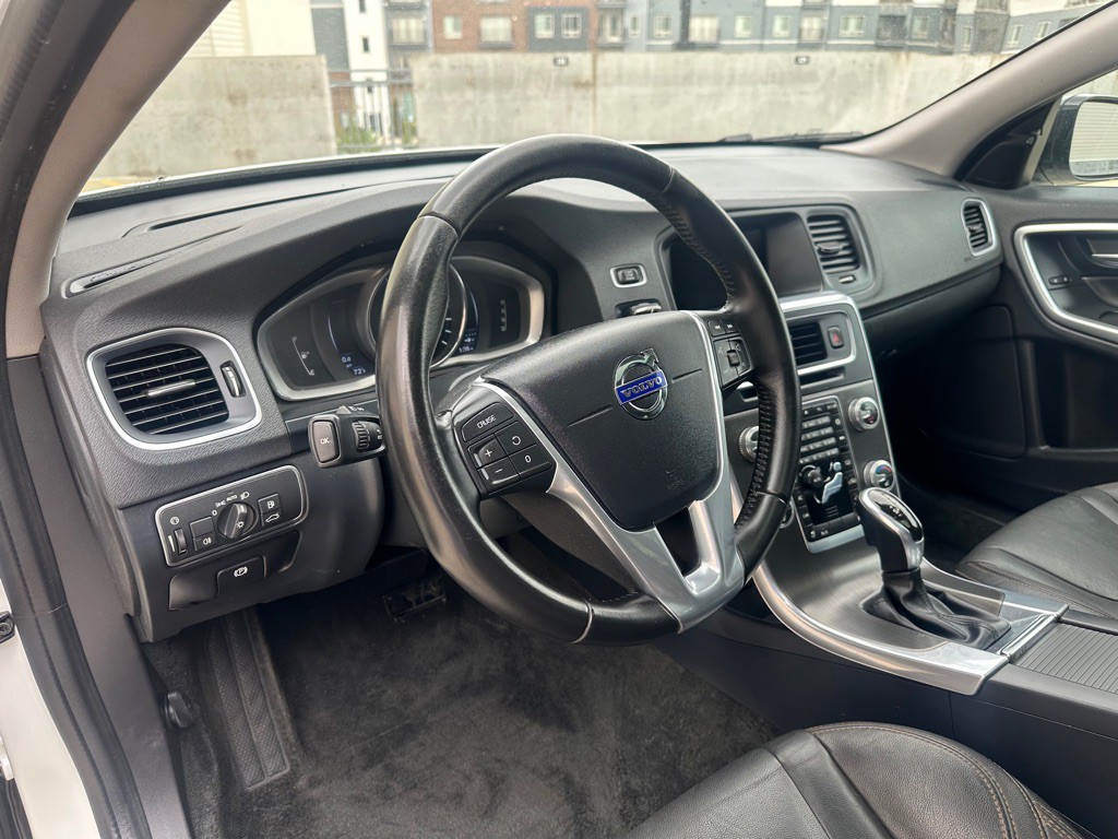 2016 Volvo V60 Image 12